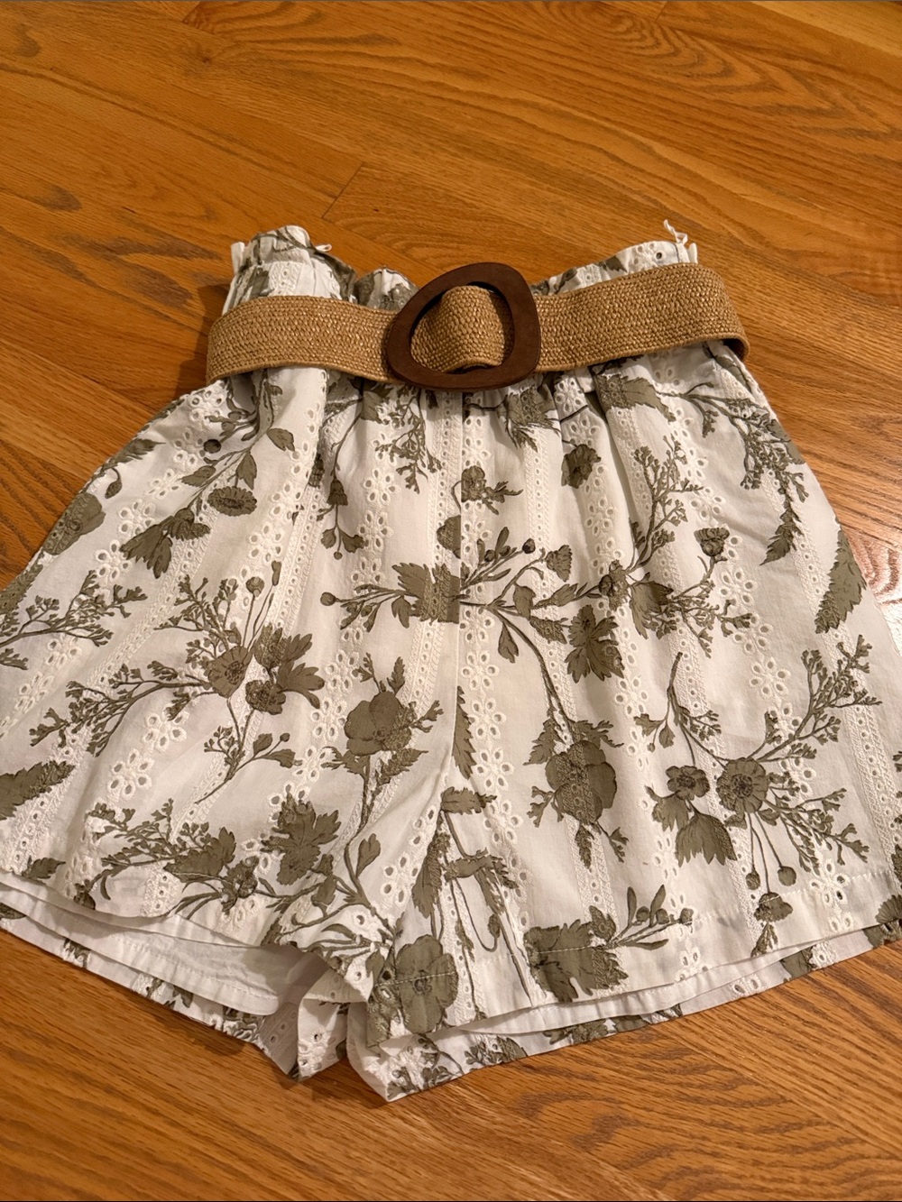 Zara White Eyelet High-Waist Shorts with Olive Floral Print and Tan Belt